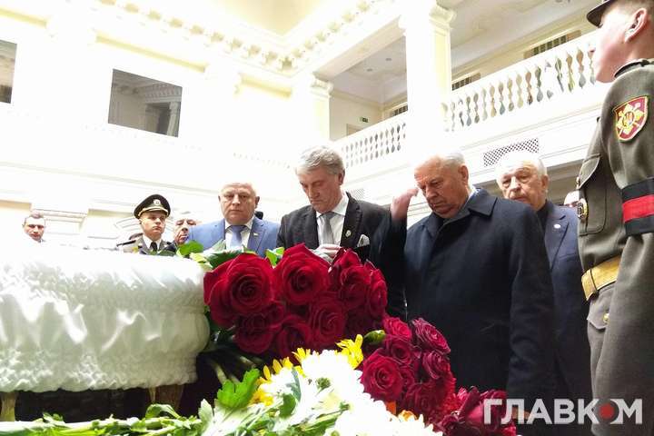 На прощання з Каденюком прийшли екс-президенти України