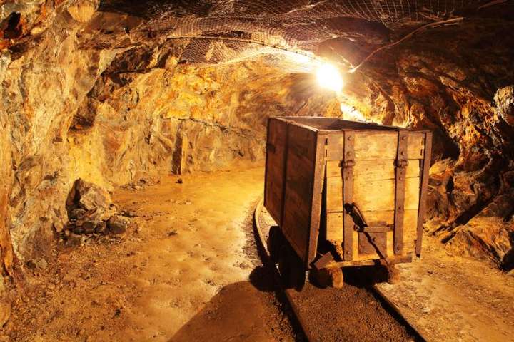Майже тисяча видобувачів золота не могли вибратися з-під землі у Південній Африці