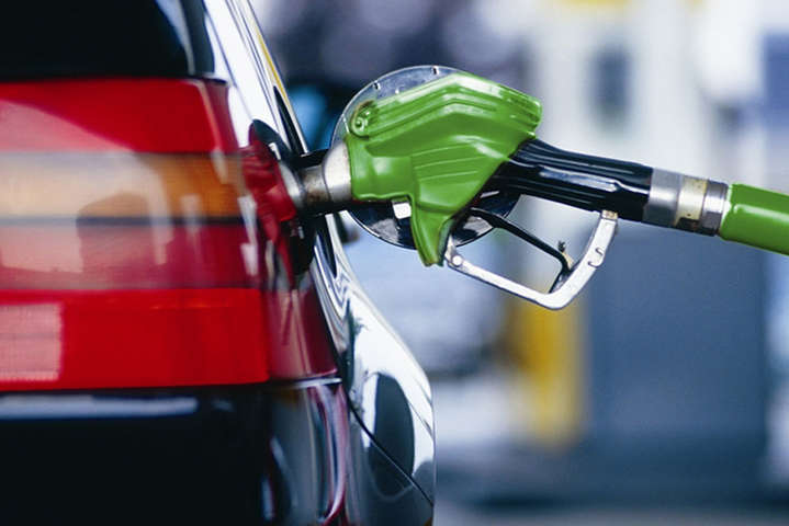 Гройсман «стурбований» цінами на бензин: Яка межа?