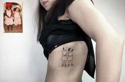 Турецький майстер робить татуювання за мотивами старих родинних фото