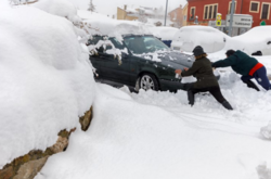Іспанію засипало снігом, дороги заблоковані