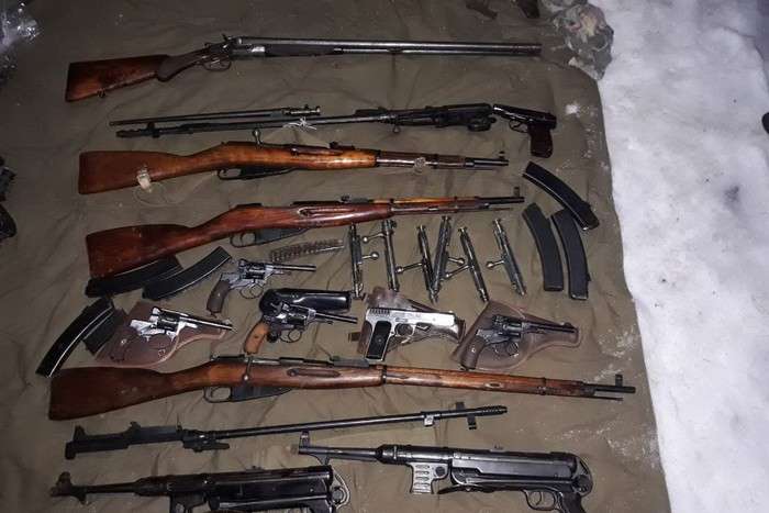 У Чернігові поліцейський організував банду торгівців зброєю