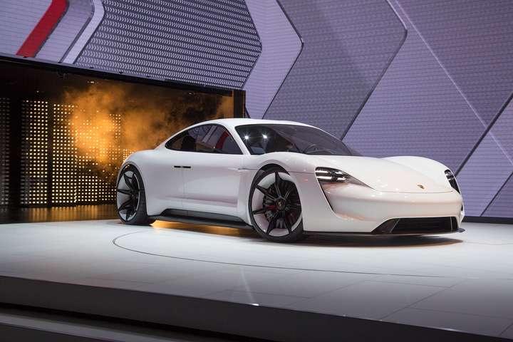 Porsche подвоїть витрати на створення електромобілів