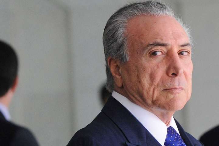 Президент Бразилії був змушений доводити, що він досі живий