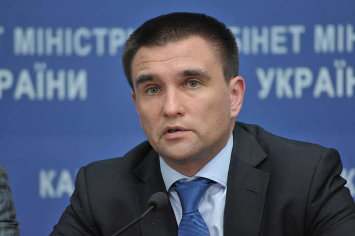Клімкін засудив інцидент із «коктейлем Молотова» в Ужгороді