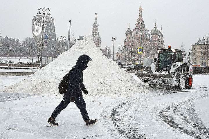 Москву засипає снігом: дітям дозволили не ходити в школу