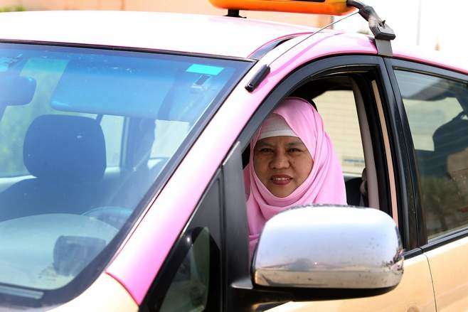 В Омані жінкам дозволили водити таксі