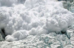 Рятувальники попередили про лавини у Карпатах