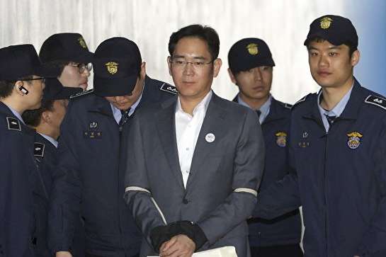 Главу Samsung засудили до умовного терміну