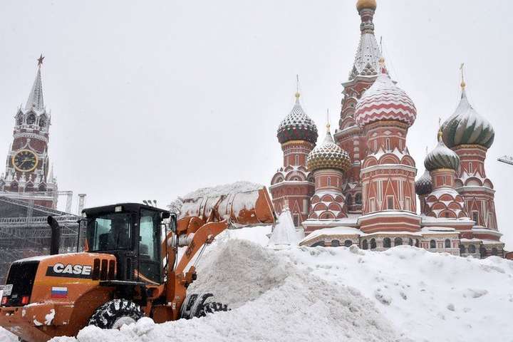 Москву засыпало снегом: появились фото 
