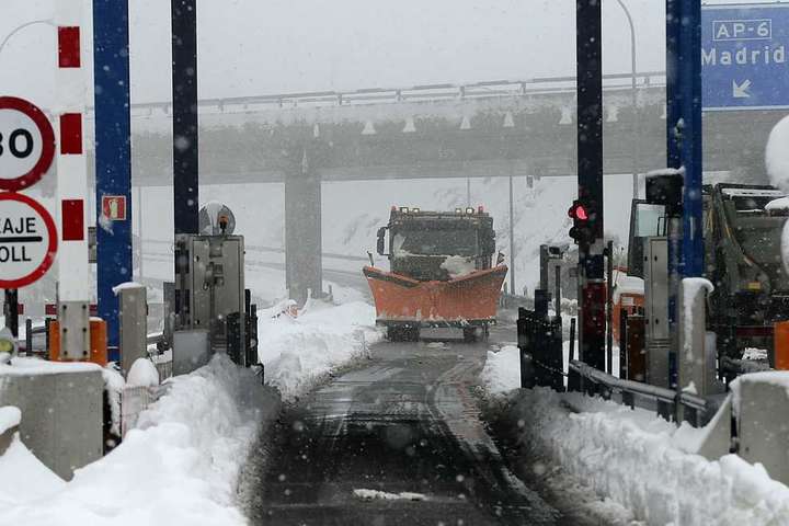 В Іспанії перекрили півсотні доріг через потужні снігопади