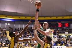 Кирило Фесенко в атаці