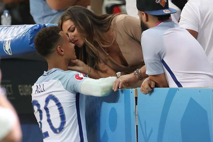 Гравець збірної Англії потрапив у скандал через інтимне відео