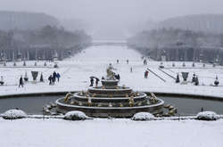  Сильные снегопады во Франции: закрыта Эйфелева башня