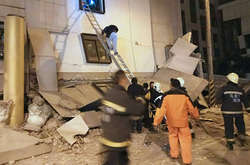 Обрушення готелю в Тайвані: під завалами опинились 17 людей