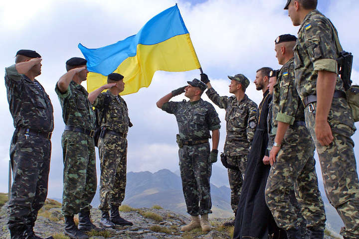 Кабмін пропонує замінити вітання для військових на «Слава Україні»