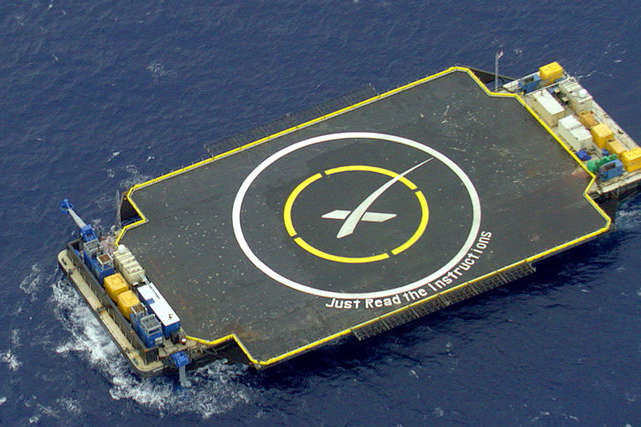 Центральний прискорювач Falcon Heavy не зміг приземлитися на плавучу платформу