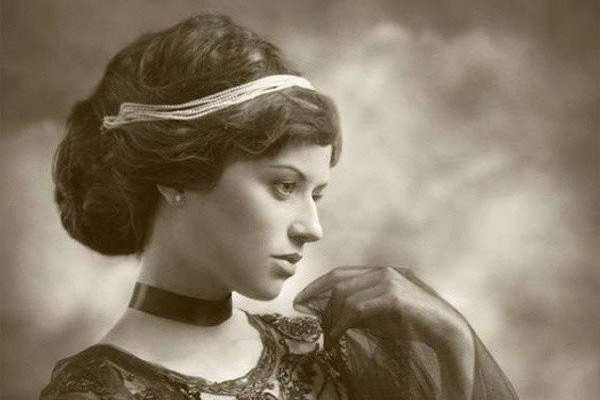Чари крізь роки. Які жінки вважалися красивими 100 років тому (фото)