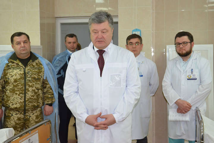 Порошенко розказав, які гроші в Україні витрачають на розвиток сільської медицини