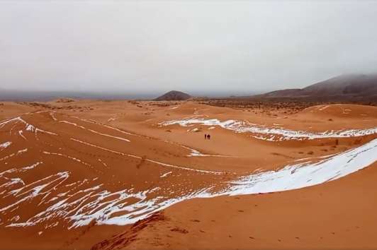 В пустелі Сахара випав сніг