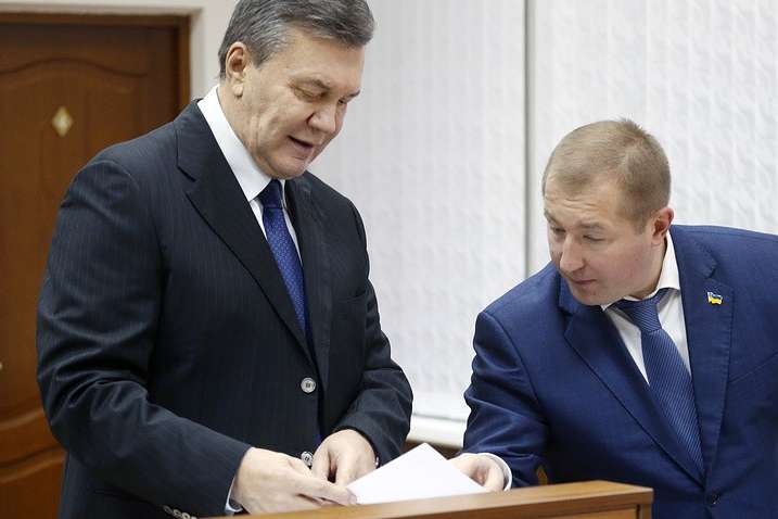 Адвокат Януковича пожалівся на суддю у справі Майдану