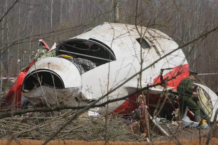 Смоленська катастрофа: Польща чекає від РФ уламків літака Качинського