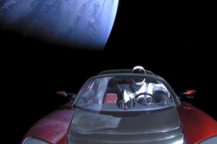 Експерти спрогнозували долю запущеного у космос автомобіля Маска
