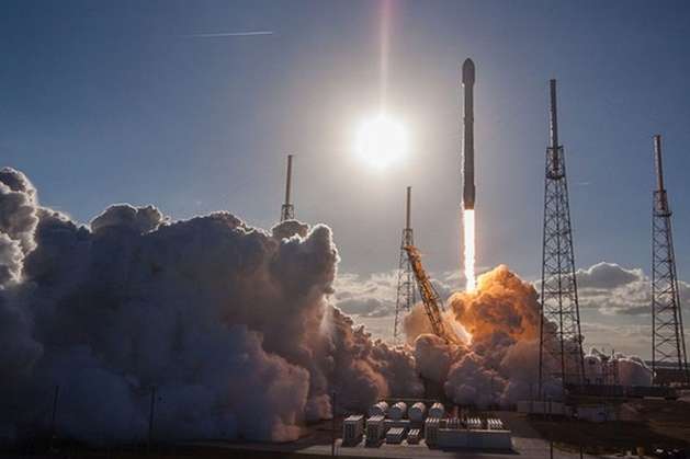 «Трюк та рекламний хід»: у «Роскосмосі» прокоментували запуск Falcon Heavy
