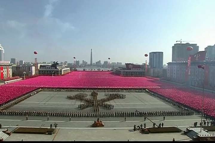 Кім Чен Ин напередодні Олімпіади побрязкав зброєю на параді у Пхеньяні