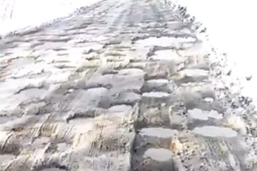 В соцсеть попало яркое видео с усыпанной ямами дороги на Львовщине