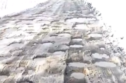 В соцсеть попало яркое видео с усыпанной ямами дороги на Львовщине