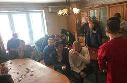 Люди, які потрапили до полону незаконного 