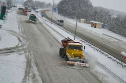 Снігопад в Україні: на чистку доріг виїхало понад 1600 спецмашин 