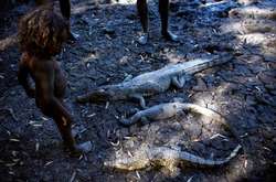 Це вам не в зручному офісі сидіти. Як виглядає життя австралійських аборигенів