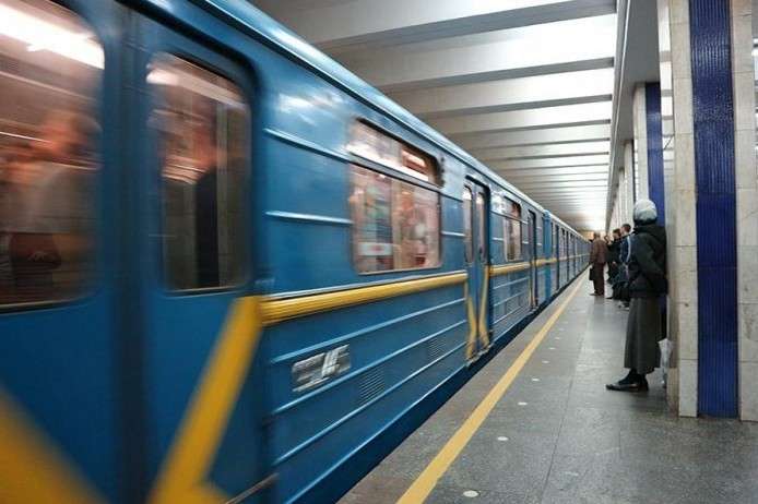 У Харкові на станції метро помер чоловік