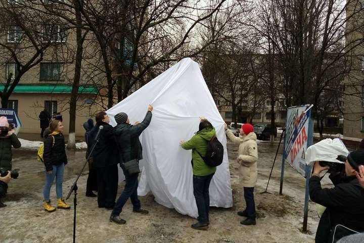 Річниця обстрілу Краматорська: у місті встановили пам'ятник жертвам російської агресії