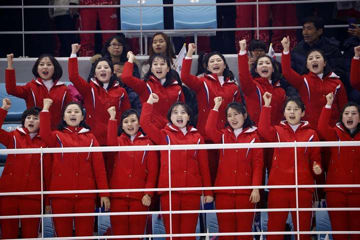 Найяскравіші вболівальниці Олімпіади. Ефектні фото північнокорейських чирлідерок