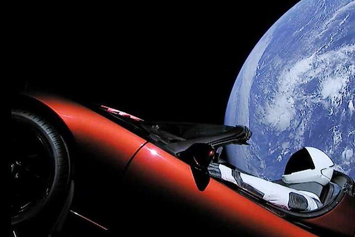 Запущений у космос автомобіль Tesla пролетить біля Марса у 2020 році