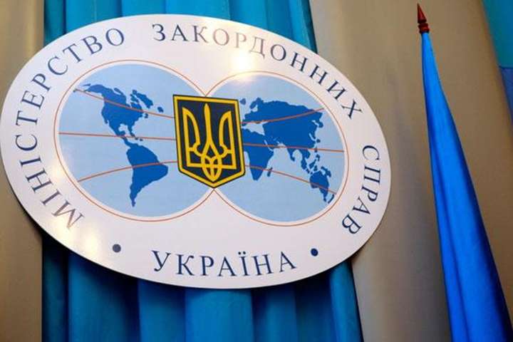 Дипломати перевіряють, чи були українці на борту літака, що розбився під Москвою