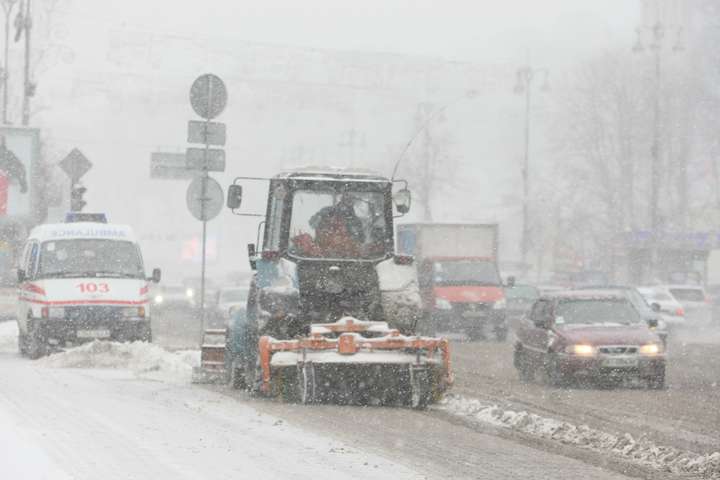 Синоптики прогнозують на понеділок в Україні сніг та ожеледицю