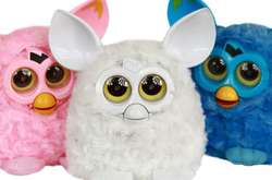  «Детский кошмар»: Блогер создал электронный орган из 44 кукол «Ферби»