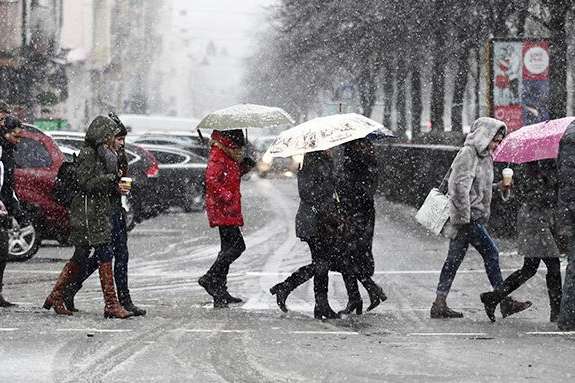 В Україні у вівторок місцями сніг, температура до +7 