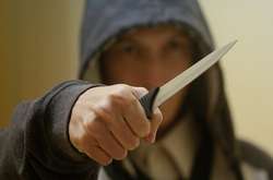 У російському інтернаті п'яний учень напав з ножем на вчителя 