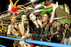 Адриана Лима в компании супермоделей