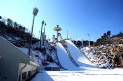 Росіян видворили зі стадіону в Пхьончхані через прапор з Леніним (фото)