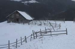 Зима у високогір'ї. Український рятувальник робить неймовірні фото засніжених Карпат