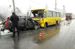 Масштабное лобовое ДТП с маршруткой в Мариуполе: есть погибший