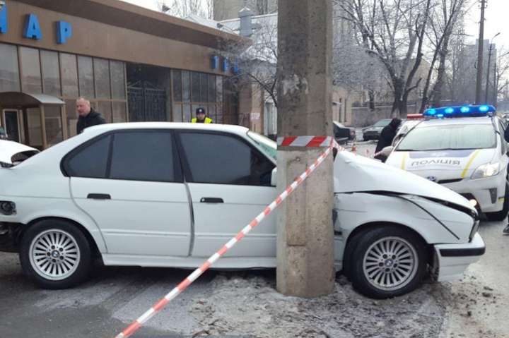 Трагедія у Києві: BMW вилетіло на тротуар і на смерть збило жінку 