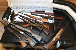 У Одесі поліцейський продавав речові докази, які йому залишали на зберігання