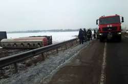ДТП с автоцистерной под Киевом: вылилось 30 тонн спирта 